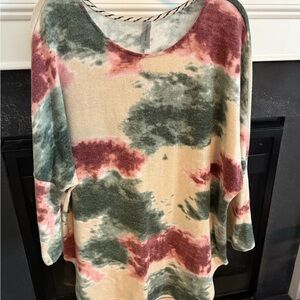 Stylish sweater in Green and Pink